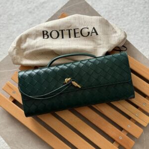 Bottega Veneta Andiamo Clutch Emerald Green |Dubai Luxury Items