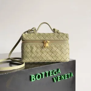 BOTTEGA VENETA Intrecciato Leather Vanity Case | Luxury Woven Leather Bag