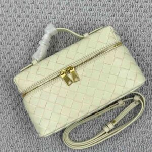 Buy Bottega Veneta Bang Bang Intrecciato Leather Vanity Case | Bags Dubai