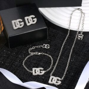 D & G