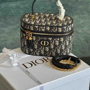Shop Dior Oblique Jacquard 30 Montaigne Mini Vanity Case |Bags Dubai